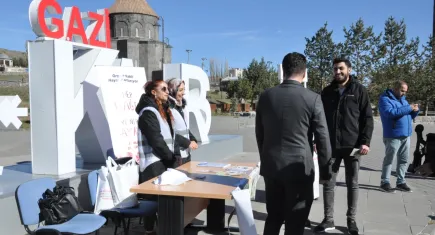 Kars’ta organ bağışı stantı açıldı: Vatandaş bilgilendirildi