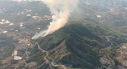 Antalya’da korkutan yangın: Havadan ve karadan müdahale ediliyor