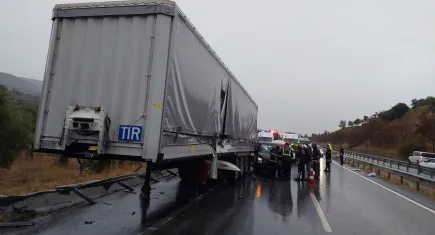 Aydın-Muğla karayolunda zincirleme kaza: 1’i polis, 5 kişi yaralandı