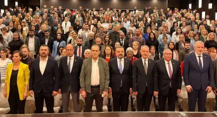 İzmir ses yükseltti: Siyasiler ve sivil toplum örgütleri adalet için buluştu