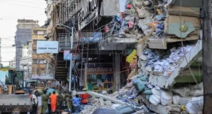 4 katlı bina çöktü: 13 ölü