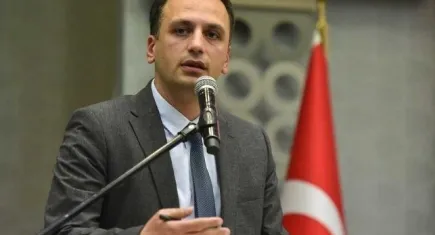 Başkan Eşki, Kızılay için kolları sıvadı
