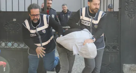 İzmir'de boşanma aşamasındaki eşini çocuğuyla tehdit eden baba tutuklandı