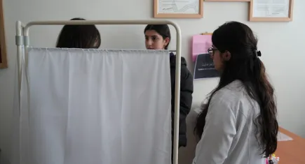 Öğrencilere skolyoz taraması yapılmaya başlandı