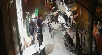 Soğukta durmasın diye içeri aldı, malından oldu