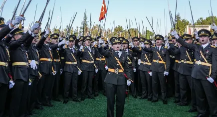 Zafer Partisi Buca İlçe Başkanlığı’ndan ihraç edilen teğmenlere destek
