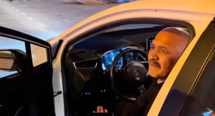 Alkollü sürücüden stand up gösterilerini aratmayan performans