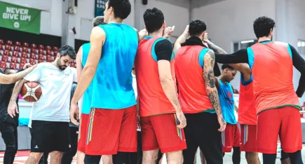Petkimspor evinde Bahçeşehir Koleji'ni ağırlıyor