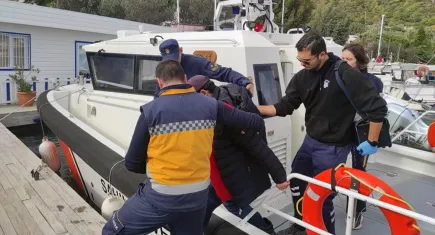 Balıkçı teknesinde rahatsızlanan kişinin imdadına yetiştiler