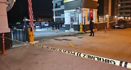 Adana’da dehşet: Güvenlik kulübesini yaktı, kadın güvenliğin kafasına silah dayadı