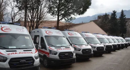 Ambulansların trafikte güvenli geçişi için fermuar sistemine uyalım