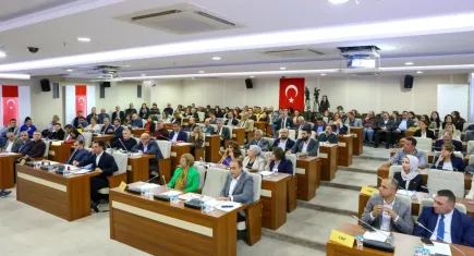 Karabağlar Meclisi’nde Başkan Kınay’a Uzundere soruldu: Sesiniz neden hiç çıkmadı?