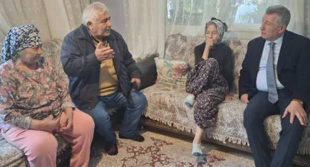 Başkan Günay, Güzelbahçelileri kapı kapı ziyaret ediyor