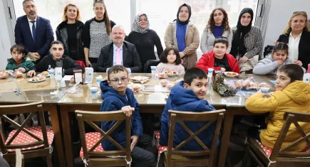 Menemen’de Dünya Engelliler Günü'ne özel ‘Özgün Ellerden İzler’ sergisi