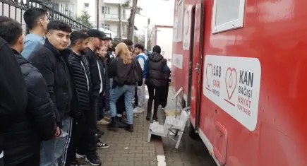 Üniversite öğrencilerinden kan bağışı desteği