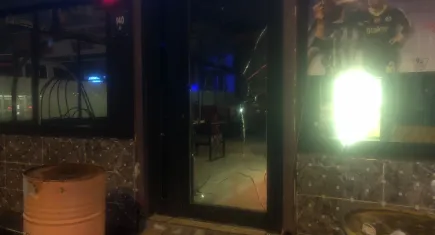Kafede kız grupları arasında kavga çıktı!