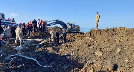 Gürcistan’a telefon almaya gidiyorlardı: Heyelanda toprak altında kalan 4 gencin cansız bedeni bulundu