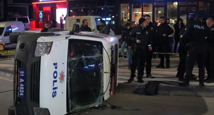 Polis otosu ile otomobil çarpıştı: 6 yaralı