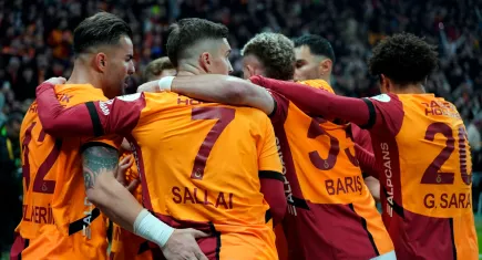 Yılın son derbisinde gol yağmuru: Galatasaray uzatmalarda güldü