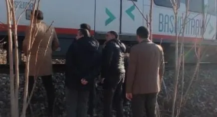 Demiryolunda feci kaza : Tren kayaya çarptı!