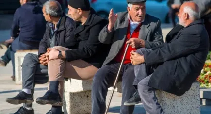 DİSK Emekli Sen meydanlarda… İmza kampanyası başlatıldı
