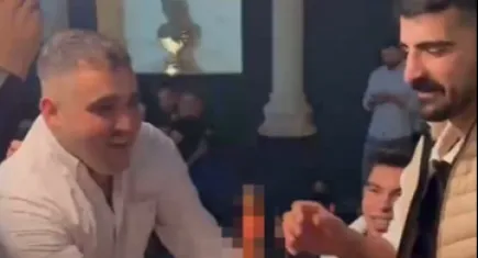 Vicdansız baba gece kulübünde yardım paralarıyla alem yaptı!