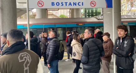 Marmaray'da raylara atlayarak intihar etti: Cansız bedeni vagonun altından çıkarıldı