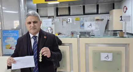 Saadet Partisi İzmir İl Başkanı Erduran, Hazine ve Maliye Bakanlığına 4 TL gönderdi
