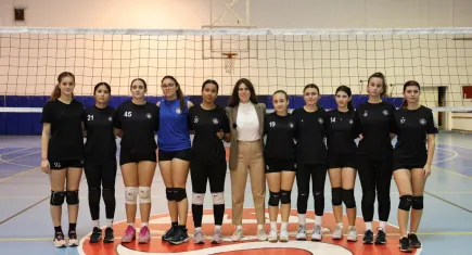 Başkan Denizli, Yıldız Kız Voleybol Takımı’yla bir araya geldi