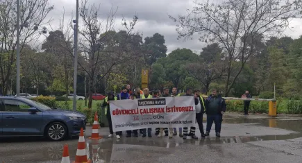 Taşeron işçilerden kapıda eylem