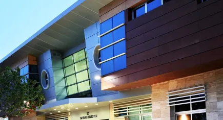 Bayraklı’da kahkaha ve düşünce dolu ‘Sırf Cinayet’ adlı tiyatro oyunu sahne alıyor