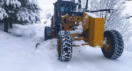 113 köy yolu kardan kapanmıştı, ulaşıma açıldı