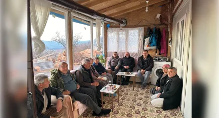 Eski Başkan Soyer, deprem bölgesindeki köylerde vatandaşları ziyaret etti
