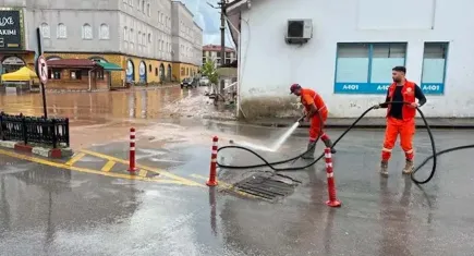 Bartın’da sel suları çekiliyor temizlik devam ediyor