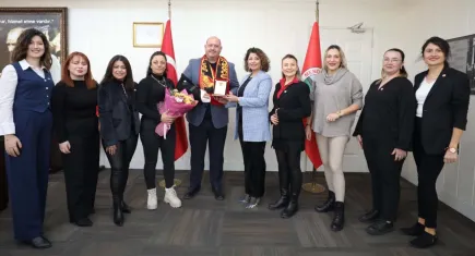 Başkan Çiçek’ten Göztepe Kadın Gücü Derneği’ne destek