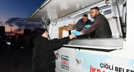 Çiğli Belediyesi’nden soğuk kış günlerinde sıcak destek