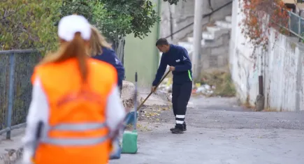 Karabağlar’da temizlik seferberliği devam ediyor
