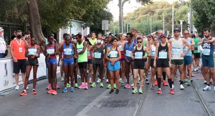 İzmir Kent Konseyi ‘Maraton İzmir’ için imza kampanyası başlattı
