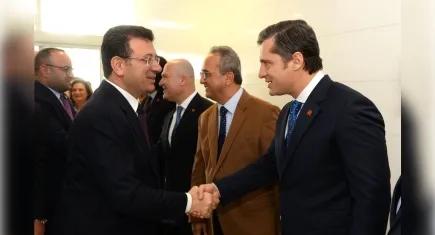 Vekil Yücel, İmamoğlu’nu İzmir’de karşıladı: Yarınları hep birlikte inşa etmeye hazırız 