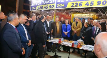 CHP İzmir'den Karabağlar’da esnafa sahur ziyareti