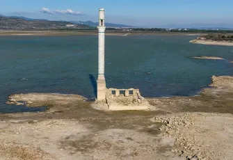 İzmir’in barajları geçen yılı mumla arıyor