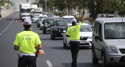 İzmir Valiliği’nden bayram trafiği için önlem: Araçlara geçiş kısıtlaması 
