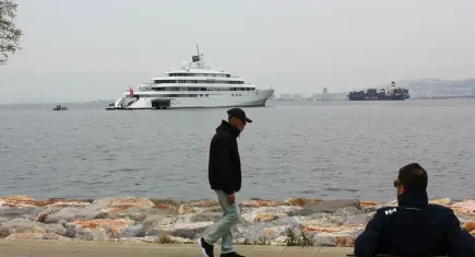 Mega Yat Golden Odyssey, Körfez'e demirledi