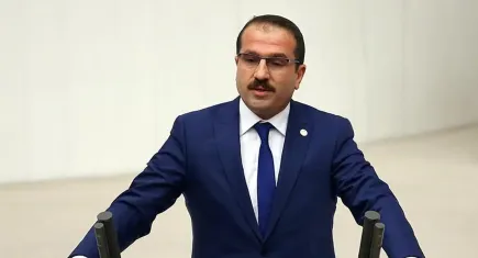 Kırkpınar’dan Özel’e aday tepkisi: Hangisine inanacağımızı şaştık
