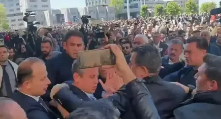 Eğitimcilerden Özgür Özel’e destek 