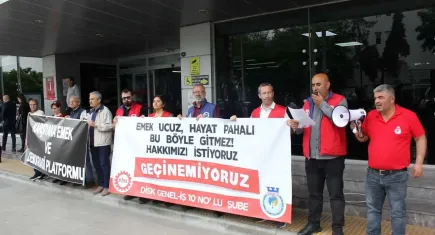 Karşıyaka’da işçiler düzenli iş için düzenli maaş istiyor