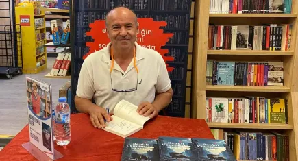 Renkli Uçurtmalar kitabının yazarı Namık Kemal Biçer, İzmir’de okurlarıyla buluştu