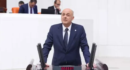 Özlale’den Tugay’a destek: Hizmet bekleyen İzmirli mağdur