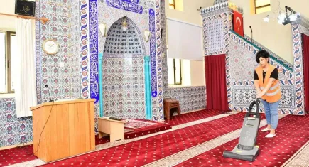 Çiğli’de bayram temizliği başladı