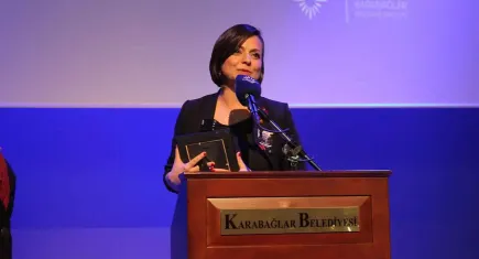 Karabağlar sanat ile gelişiyor